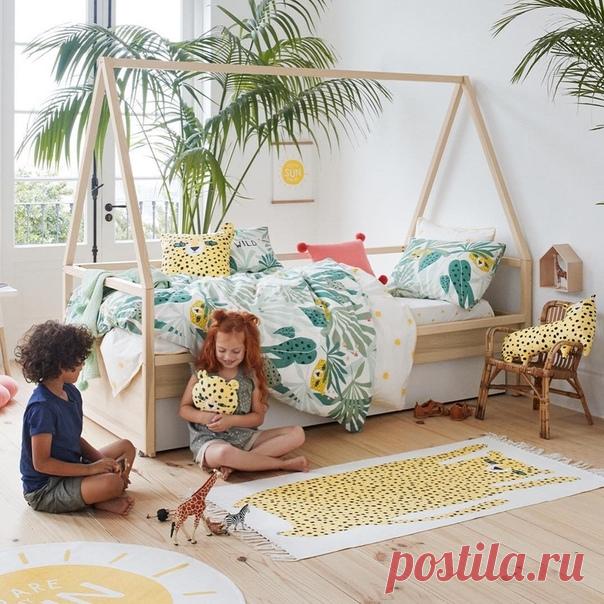 «Семья – это что-то вроде твоей собственной мини-планеты, и это бесценно», - Джуд Лоу #HMMood #HMHome