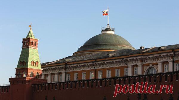 Над резиденцией главы государства подняли президентский штандарт