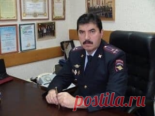 Бывшего замглавы МВД по Карачаево-Черкесии объявили в розыск. Бывшего замглавы МВД по Карачаево-Черкесской республике Альберта Карабашева объявили в розыск. По версии следствия, в 2000 году он поручил убить трех россиян. 30 сентября 2020 года их расстреляли на 13-м километре федеральной автодороги Карачаевск — Кисловодск. Карабашева оставили под подпиской о невыезде.