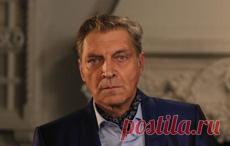 Прокурор попросил заочно приговорить Невзорова к девяти годам колонии за фейки о ВС РФ. Представитель журналиста заявила о невиновности своего подзащитного, ссылаясь на "свободу мысли и слова" и "закон о СМИ"