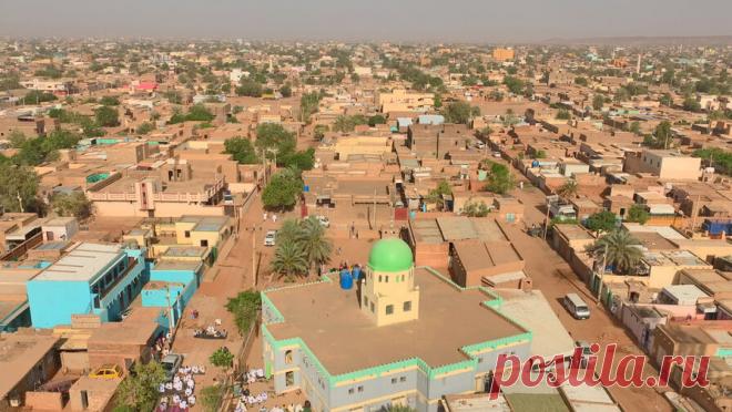 В Судане разбился военный грузовой самолет Ил-76. Военный грузовой самолет Ил-76 разбился в Судане 9 декабря при совершении посадки. Об этом сообщает РИА Новости со ссылкой на AFP. "Самолет Ил-76 упал после того, как пытался приземлиться на авиабазе "Осман Дигна" в городе ...