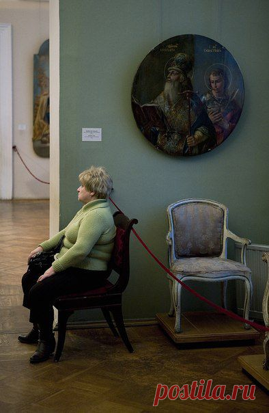 Смотрительницы российских музеев / Удивительное искусство