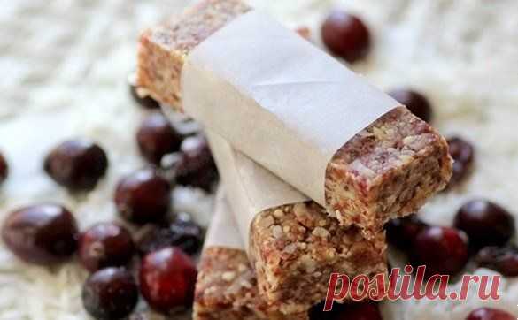 Энергетические батончики с орехами,финиками и клюквой