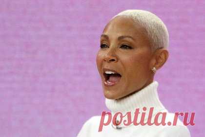 Супруга Уилла Смита поделилась подробностями о сексуальной жизни с мужем. Американская актриса, певица и продюсер Джада Пинкетт-Смит поделилась подробностями о сексуальной жизни с мужем — голливудским актером Уиллом Смитом. В своей книге Worthy (англ. «Достойная») жена звезды «Людей в черном» написала, что в свое время обустроила в доме специальную секс-комнату для нее и супруга.