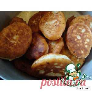 Луковые пирожки с картофельной начинкой - кулинарный рецепт