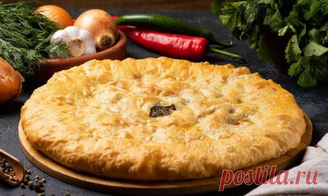 Осетинский пирог с мясом Фыдджын Этот сытный пирог считается традиционным и присутствует на каждом празднике, в центре стола. Именно мясо делает этот осетинский пирог ароматным и придает ему насыщенный вкус, что так ценят осетины.