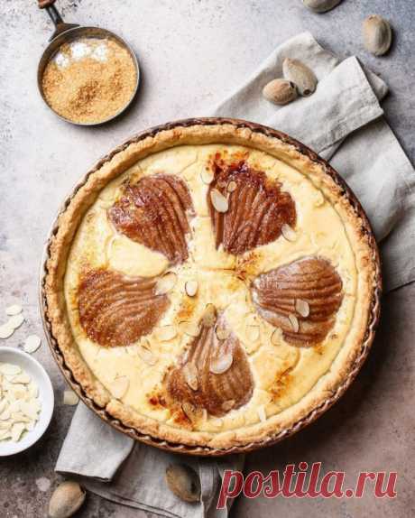 ​Миндальный пирог с грушами и заварным кремом
