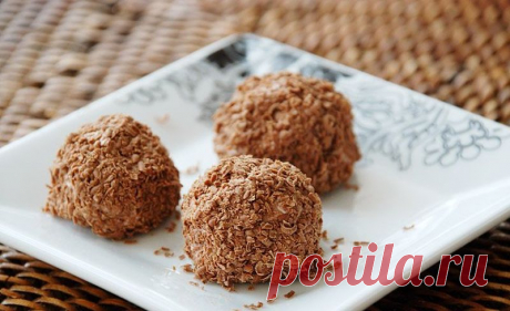 Конфеты из творога: отличная комбинация вкуса и пользы для здоровья Конфеты &ndash; это вкусно, а творог &ndash; полезно. Конфеты из творога &ndash; это лучшее сочетание вкуса и пользы.

Ингредиенты: 
творог &ndash; 100 гр.;
шоколад &ndash; 20 гр.;
сахарная пудра &nda…