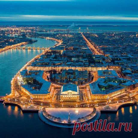 Аудио-экскурсия по Васильевскому острову

Хотите узнать наш район чуть лучше, познакомиться с его легендами и не боитесь пеших прогулок? Аудио-гид проведет вас от ст.м. "Василеостровская" через самые интересные места острова и познакомит с его историей.

Любители прогулок могут взять с собой плеер и, следуя за рассказом аудио-экскурсовода, совершить настоящее мини-путешествие по исторической части Васильевского острова. Если же за окном традиционные январские ливни и мокры...