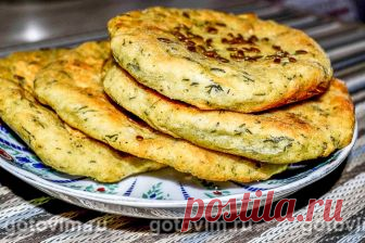 Картофельные лепешки из пюре с укропом и семенами льна.