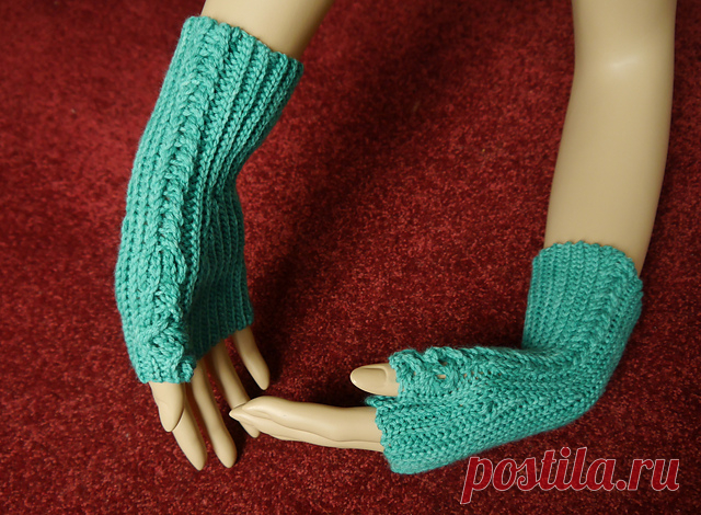 Ravelry: Owl about Mitts pattern by Tanja Osswald