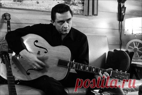 Джонни Кэш, 26 февраля, 1932 • 12 сентября 2003