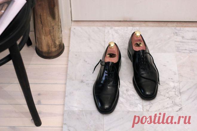 Входной коврик «под мрамор» своими руками из остатков плитки Стандартный придверный коврик быстро теряет вид. Чтобы не менять его каждые пару месяцев, изготовьте моющееся решение. С первым выпавшим снегом на улицах дома начинается эпопея борьбы с грязными полами и растаявшими в коридоре лужами...