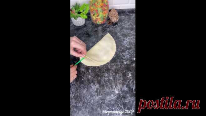 Секрет самых вкусных чебуреков

Состав для теста на 16 шт:
Кипяток: 400 мл.
Мука: 600 г.
Соль: 2 ч.л.
Показать ещё