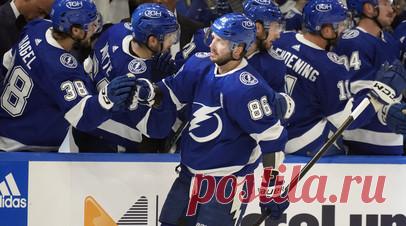 Дубль Кучерова и пас Сергачёва помогли «Тампе» победить «Нэшвилл» в матче НХЛ. «Тампа-Бэй Лайтнинг» одержал победу над «Нэшвилл Предаторз» в первом матче нового сезона регулярного чемпионата Национальной хоккейной лиги (НХЛ). Читать далее