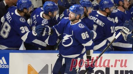 Дубль Кучерова и пас Сергачёва помогли «Тампе» победить «Нэшвилл» в матче НХЛ. «Тампа-Бэй Лайтнинг» одержал победу над «Нэшвилл Предаторз» в первом матче нового сезона регулярного чемпионата Национальной хоккейной лиги (НХЛ). Читать далее