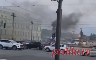 Трамвай загорелся на Суворовской площади в Петербурге. Видео. В Санкт-Петербурге на Суворовской площади загорелся трамвай.