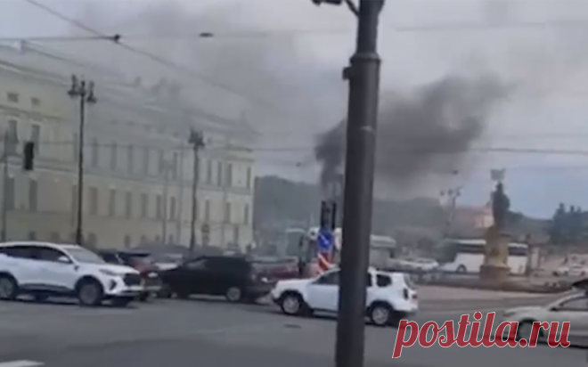 Трамвай загорелся на Суворовской площади в Петербурге. Видео. В Санкт-Петербурге на Суворовской площади загорелся трамвай.