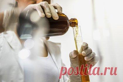 Иностранцы в России обустроили нарколабораторию на даче. Сотрудники полиции задержали супругов, подозреваемых в организации нарколаборатории в дачном домике одного из садовых товариществ Владимирской области. Всего у иностранцев изъяли почти 170 килограммов синтетического наркотического средства и 440 килограммов прекурсоров.