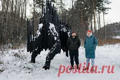 На Урале появился «Призрак леса» из обгоревших деревьев. В Екатеринбурге установили арт-объект в память о разрушительных лесных пожарах в Свердловской области летом и зимой 2021 года. Скульптура под названием «Призрак леса» появилась в городе в рамках Уральского фестиваля паблик-арта ЧӦ. Конструкция выполнена из 1347 обгоревших деревянных брусьев.
