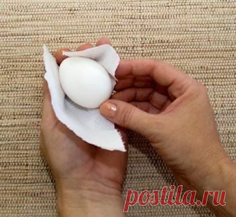 Очень необычный способ окраски пасхальных яиц. Здорово! | Хитрости жизни