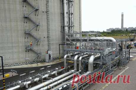 Британцев оставили без света и тепла перед зимой. Грядущей зимой почти 100 тысяч британцев рискуют остаться без отопления и света, поскольку местные поставщики не справляются с резким скачком цен на газ и электроэнергию в Европе и уходят с рынка. Фирмы Pfp Energy и Moneyplus Energy оставили 94 тысячи своих клиентов без света и отопления.