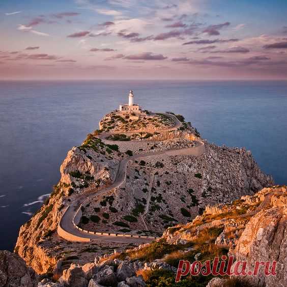 Faro de Formentor, Mallorca,  
от Vaidas M  |  Pinterest • Всемирный каталог идей