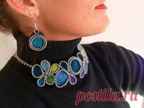 Бижутерия из фетра и металлических молний..