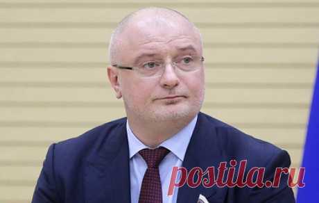 Клишас заявил, что европейские политики восемь лет лгали о важности минских соглашений. Глава комитета Совета Федерации по конституционному законодательству и госстроительству считает, что европейские политики восемь лет лгали, чтобы вооружать Украину