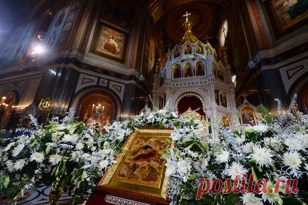 С наступающим Рождеством Христовым, люди добрые-православные 

И в душе и вокруг просветленье,
По-иному трезвонит звонарь.
Ночь поста миновала мгновеньем,
Показать полностью…