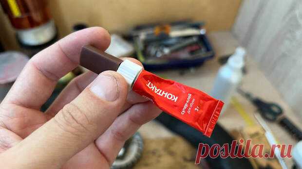 В своей мастерской при ремонте пластиковых деталей я чаще всего использую секундный клей, высыхает быстро и держит крепко, а что еще нужно от клея в домашнем использовании. Использую также и разные объемы, поначалу брал маленькие тюбики по 3 грамма. Секундный клей в тюбике, хватает обычно на пару - 17 августа - 43137328389 - Медиаплатформа МирТесен