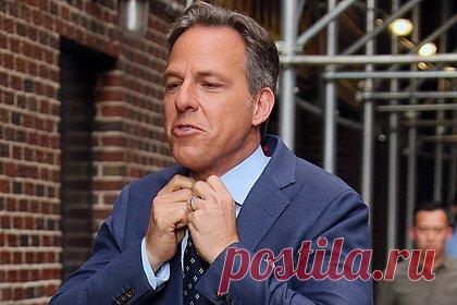 Известный ведущий оговорился в прямом эфире и рассмешил пользователей сети. Известный телеведущий Джейк Тэппер оговорился в эфире новостной программы. Говоря об экс-президенте США Дональде Трампе, он перепутал слова и заявил, что политик «участвовал в эрекции» вместо того, чтобы сказать о его участии в штурме Капитолия в 2021 году. Услышанное рассмешило пользователей соцсети X.