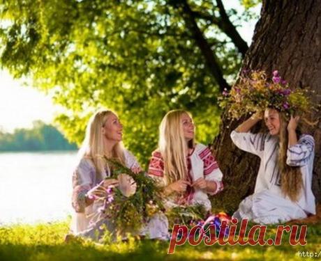 ТРОИЦА. ПРАЗДНИЧНЫЕ ОБЫЧАИ И ПОВЕРЬЯ...