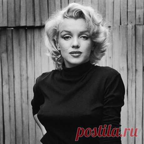 10 лучших цитат Мэрилин Монро

1. Каждая девушка никогда не должна забывать, что ей не нужны те, кому не нужна она.

2. Оскорбить женщину может только униженный судьбой мужчина.

3. Я эгоистичная, нетерпеливая и неуверенная в себе. Я совершаю ошибки, могу выйти из себя и порой со мной трудно справиться. Но если вы не можете общаться со мной, когда я в плохом расположении духа, то не заслуживаете моего общества и в хорошем.

4. Лучше быть одной, чем несчастной с кем-то.

5....