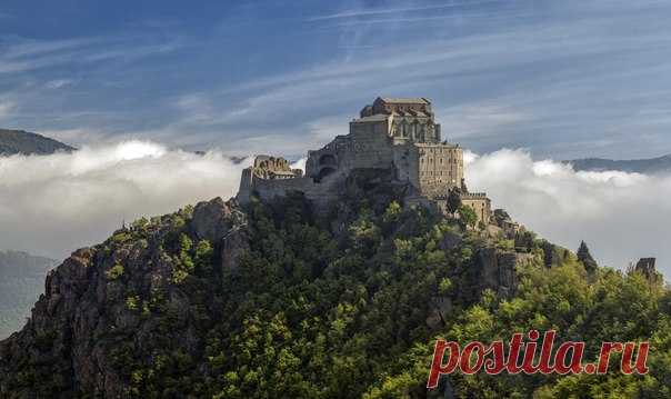Аббатство Сакра ди Сан Микеле, Италия. Автор фото — АБ: nat-geo.ru/photo/user/296085/
