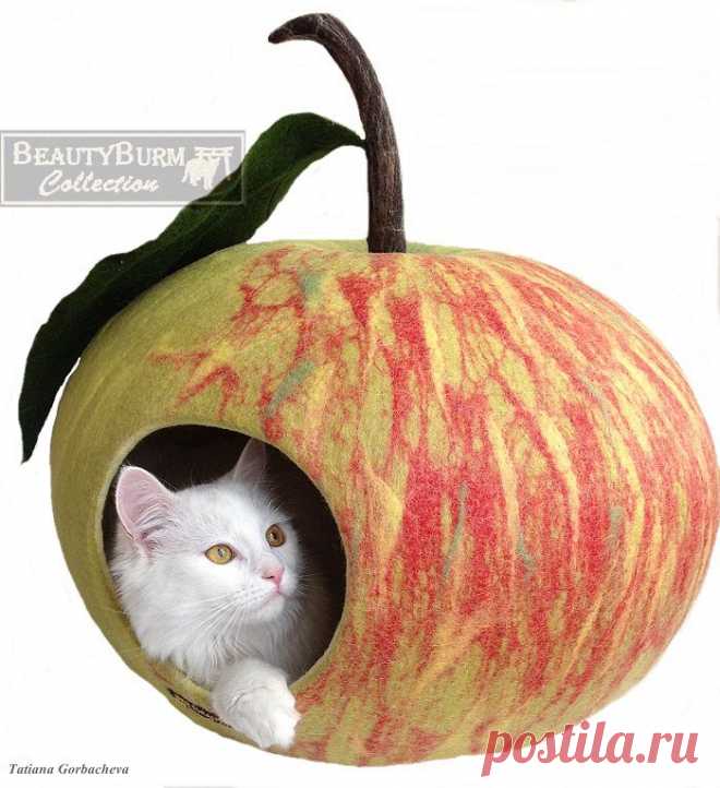 BeautyBurm Collection- коллекция оригинальных, красивых, экологически чистых и невероятно уютных домиков ручной работы, выполненных в технике войлочного валяния.
Наши домики выполнены из 100% тонкой и нежной шерсти австралийского мериноса. Они изготовлены вручную в технике «войлочного валяния».