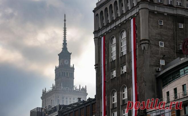 Bloomberg узнал о планах ЕС разблокировать помощь Варшаве. Евросоюз уже на следующей неделе готов выделить Польше заблокированный ранее платеж в €6,3 млрд в качестве помощи на восстановление после пандемии, сообщает Bloomberg со ссылкой на источники.