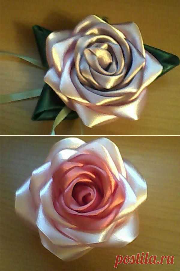 Розы из атласных лент.