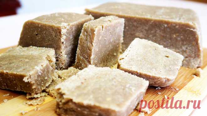 Домашняя халва без муки Простое и вкусное лакомство, которое можно легко приготовить у себя дома. К тому же, такой десерт будет на много полезнее всяких конфет, тортиков и пирожных, поскольку основной составляющей халвы явля