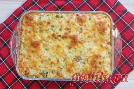 Рисовая запеканка с грудинкой и овощами Сегодня приготовим очень вкусную и сытную рисовую запеканку с грудинкой и овощами под сыром. Готовится не сложно, все ингредиенты простые. Грудинку можно заменить колбаской, ветчиной, мясом. Я использую зеленый замороженный горошек со своего огорода, если не найдете его в магазине, можно...