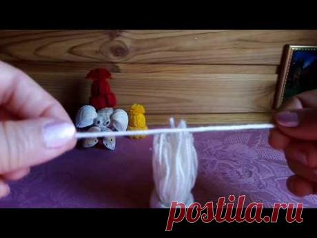 Без спиц и крючка шапочка для куколки.