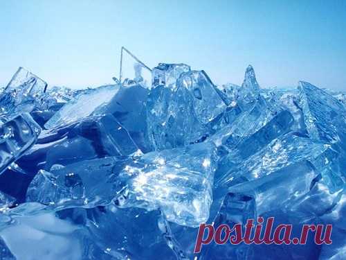 Талая вода: польза и вред Талая вода уже очень давно используется в народной медицине. Ее сравнительно легко получить; для этого даже не нужно дожидаться зимы, достаточно заморозить немного воды в морозилке и затем разморозить ее. Однако употреблять ее нужно правильно и с умом.