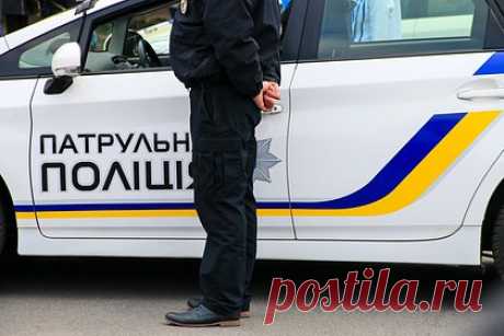 На Украине завели дело из-за «слива» дорогого авто замглавы офиса президента. Издание «Украинская правда» сообщило о возбуждении уголовного дела после его публикации о том, что у замглавы офиса президента страны Кирилла Тимошенко обнаружили дорогое авто — Porsche Taycan 2021 года выпуска, стоимость которого в зависимости от комплектации начинается от 81 тысячи долларов (около 5 миллионов рублей).