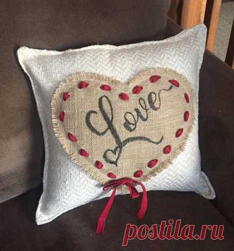 Подушка сердце — отличный подарок на день Влюбленных.
💝💝💝💝💝💝💝💝
Подушка сердце: 20 идей на день Влюбленных ~ ALL-DEKOR