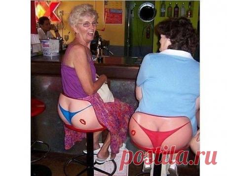 Забавные барные стулья.