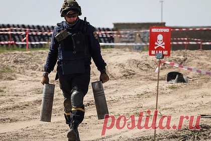 Великобритания назвала число обученных для ВСУ саперов и инженеров. В Великобритании обучили около 1000 украинских саперов и инженеров Вооруженных сил Украины (ВСУ). На подготовке, прошедшей в Польше, солдат обучали обнаружению взрывоопасных устройств, изучению методов их обезвреживания и другим важным навыкам, говорится в заявлении на сайте правительства Соединенного Королевства.