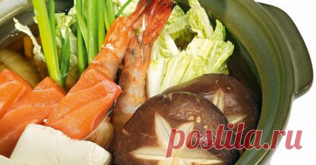 Ёсенабэ-ширу. Рецепт В кастрюлю с 150 мл воды добавить комбу, даши, соевый соус, мирин и саке. Посолить. Довести до кипения, подержать пять минут.