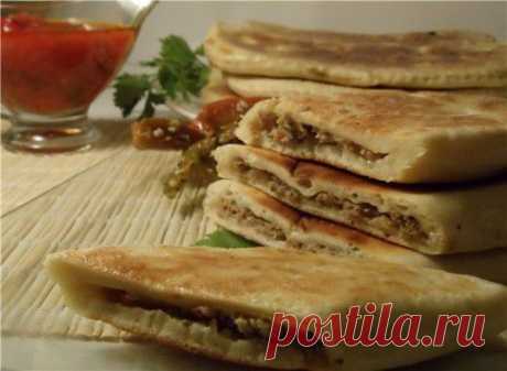 Рецепт лепешек на кефире с мясом и сыром / Простые рецепты