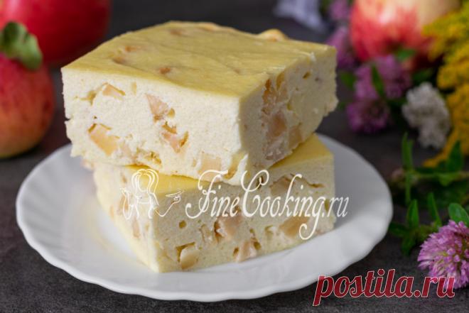 Творожная запеканка с яблоками Не устаю делиться с вами новыми рецептами творожных запеканок и на этот раз предлагаю попробовать с яблоками.