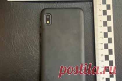 Пьяный россиянин похитил телефон девятилетнего мальчика и угрожал ему убийством. В Камчатском крае суд приговорил к четырем годам лишения свободы 38-летнего уроженца Хабаровска за ограбление девятилетнего мальчика. Днем 8 августа пьяный фигурант увидел четырех школьников около гаражей возле Заречной улицы. Он подошел к ребятам и заметил у потерпевшего висящий на шее на веревочке мобильник.